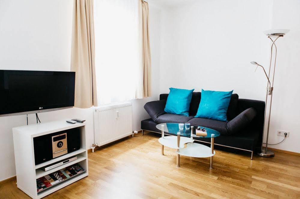 Home Sweet Apartments - A Cozy Welcome Відень Екстер'єр фото